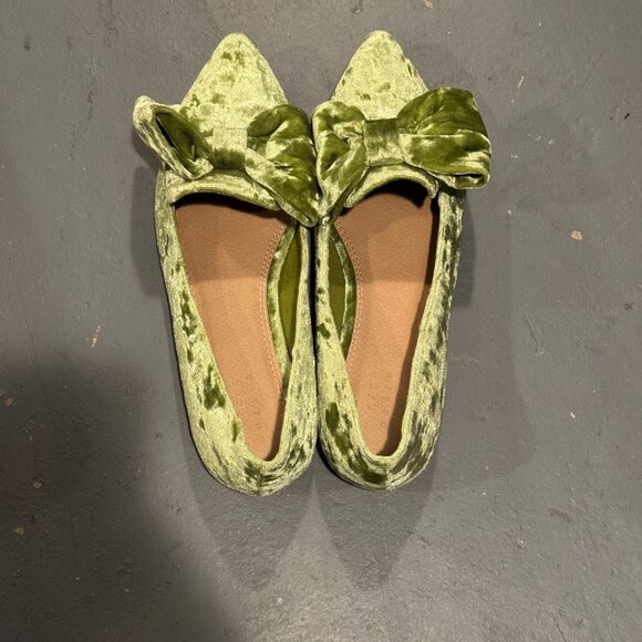 ASOS DESIGN (Wide Fit) Lake bow pointed ballet flats in green, Size 9W - Picture 3 of 5
